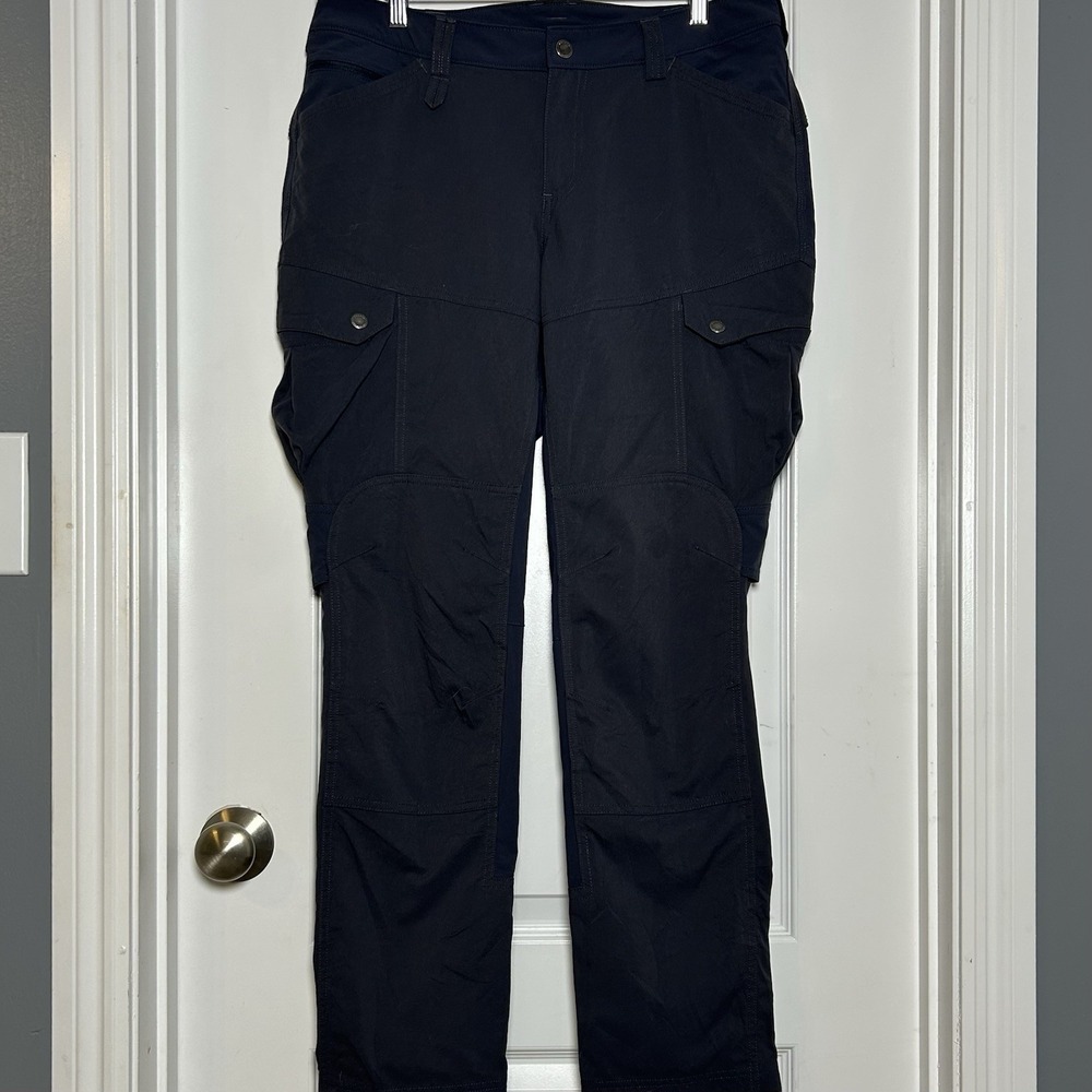 Duluth Trading Co. Nylon Dark Gray Curvesetter Waistband Utility Cargo Pants